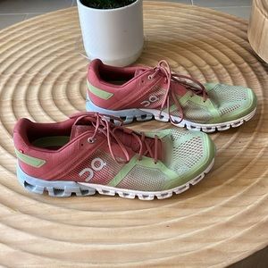 On running On cloudflow‎ Guava/dust rose sneakers Women's 10.5